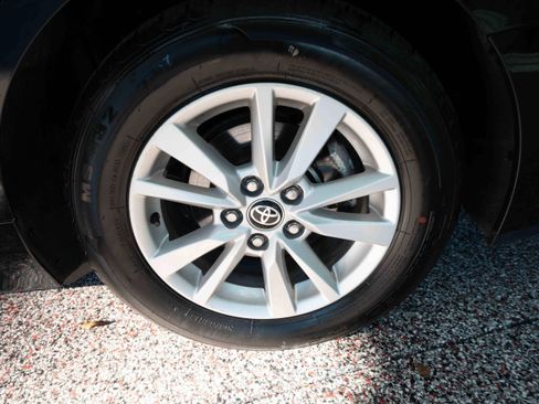 Used 2025 Toyota Camry LE image 28