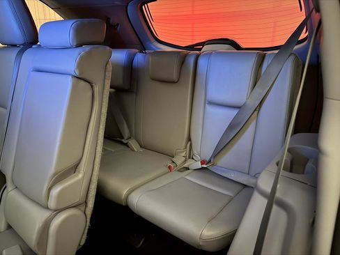 Used 2019 Toyota Highlander XLE AWD/4WD image 25