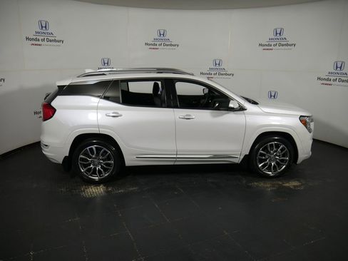 Used 2022 GMC Terrain Denali w/ Denali Premium Package image 3