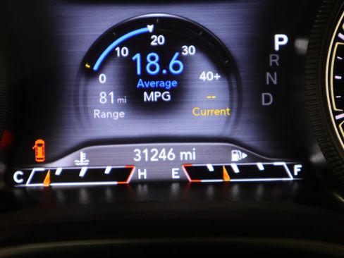Used 2022 Jeep Cherokee Trailhawk w/ Premium Leather Package AWD/4WD image 36