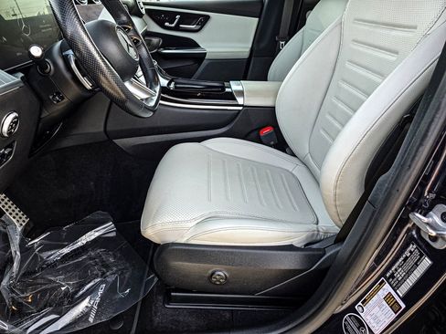 Used 2023 Mercedes-Benz GLC 300 4MATIC image 13