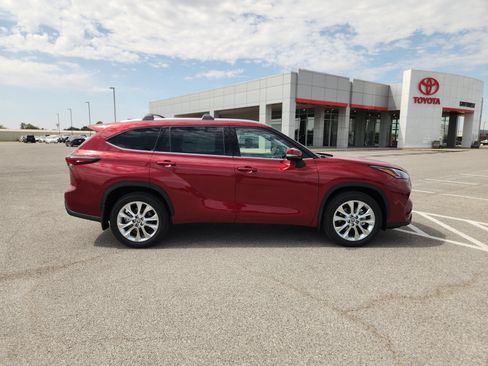 New 2026 Toyota Highlander Limited AWD/4WD image 7