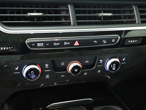 Used 2019 Audi Q7 3.0T Premium Plus AWD/4WD image 28