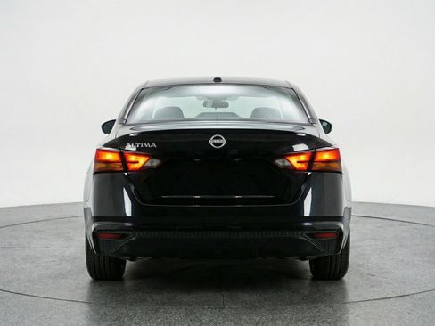 Used 2025 Nissan Altima 2.5 SV FWD image 7