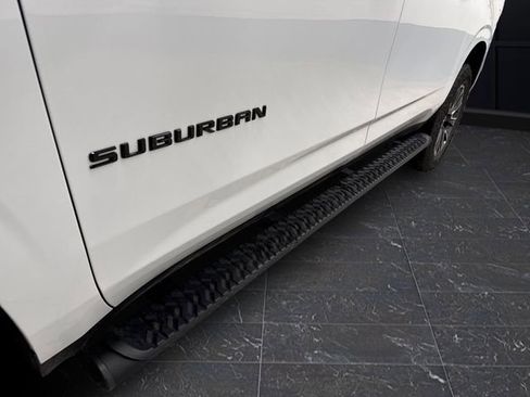 Used 2023 Chevrolet Suburban Z71 w/ Luxury Package image 38