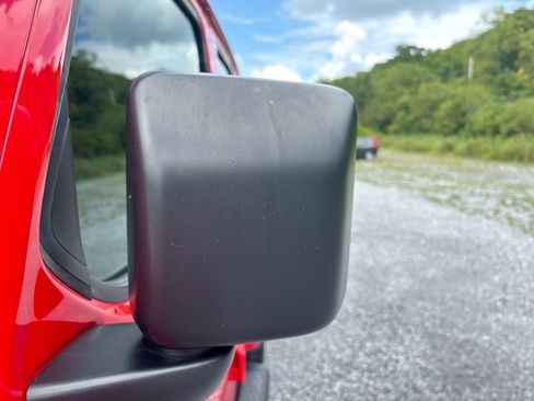 Used 2024 Jeep Wrangler Unlimited Sahara AWD/4WD image 11