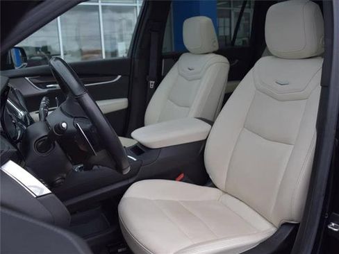 Used 2021 Cadillac XT6 Sport image 20