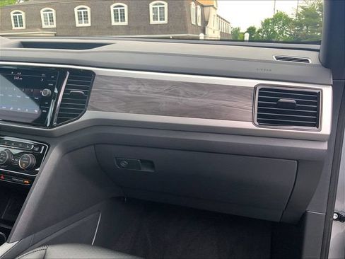 Certified 2023 Volkswagen Atlas Cross Sport SE w/ Panoramic Sunroof Package FWD image 21