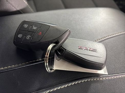 Used 2025 GMC Acadia Elevation image 46