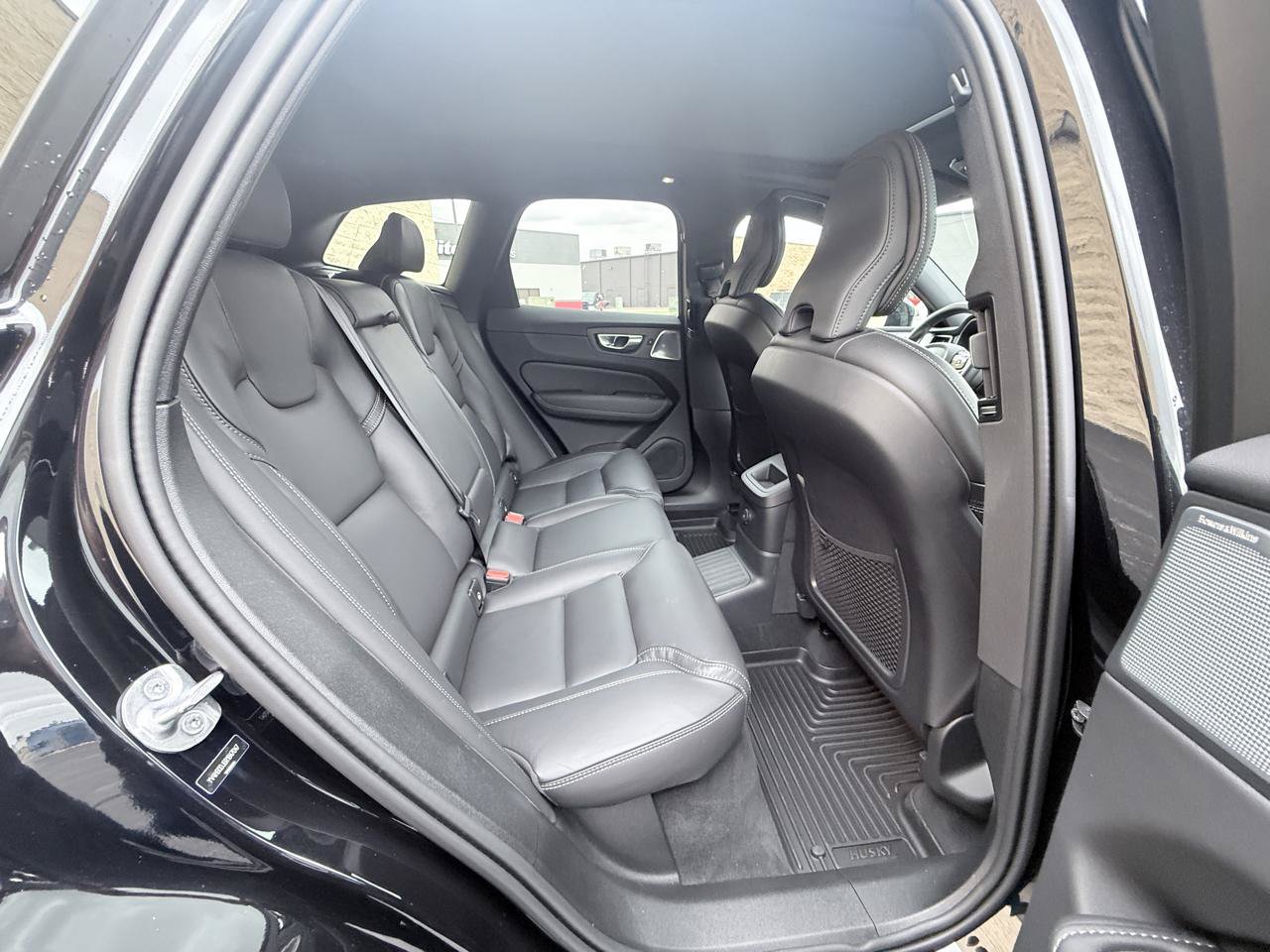 Used 2024 Volvo XC60 T8 Ultimate AWD/4WD image 12