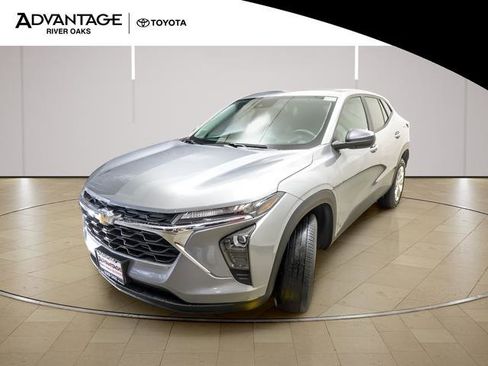 Used 2024 Chevrolet Trax LS w/ Driver Confidence Package image 4