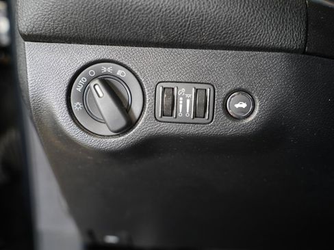 Used 2019 Dodge Challenger SXT RWD image 16