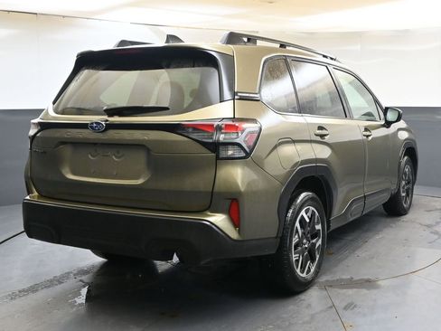 Used 2025 Subaru Forester Premium AWD/4WD image 5