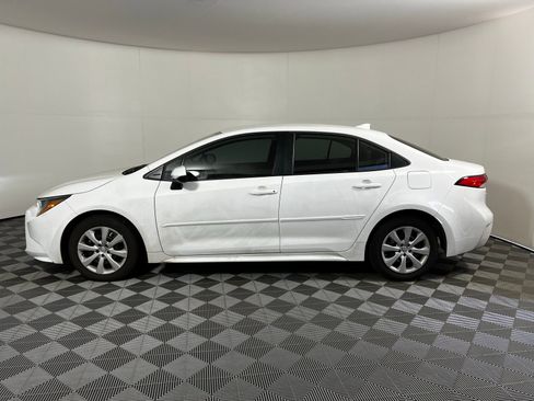 Used 2025 Toyota Corolla LE image 8