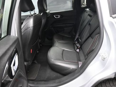 Used 2025 Jeep Compass Trailhawk AWD/4WD image 12