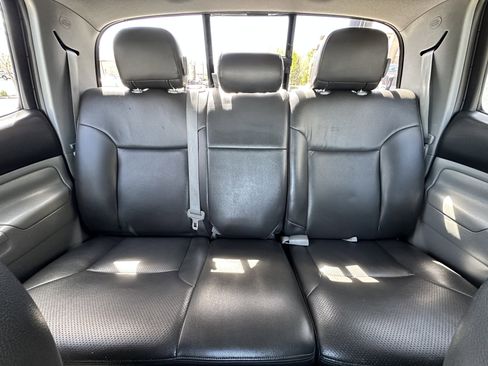 Used 2015 Toyota Tacoma 4x4 Double Cab w/ TRD Off-Road Package image 41