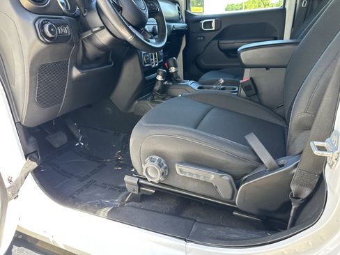 Used 2020 Jeep Wrangler Sport AWD/4WD image 16