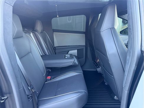 Used 2025 Tesla Cybertruck AWD Crew Cab image 31