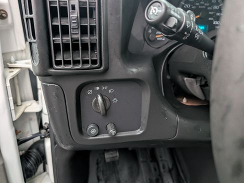 Used 2004 Chevrolet Express 2500 RWD image 14