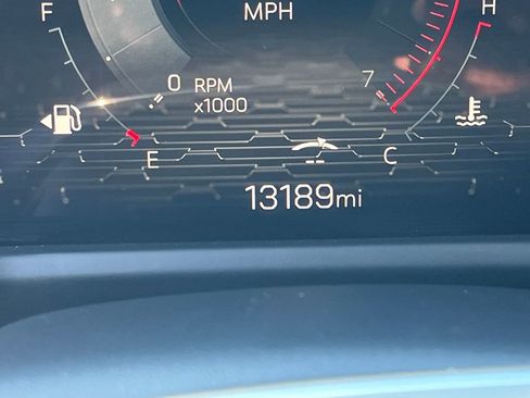 Used 2025 GMC Acadia Elevation image 17