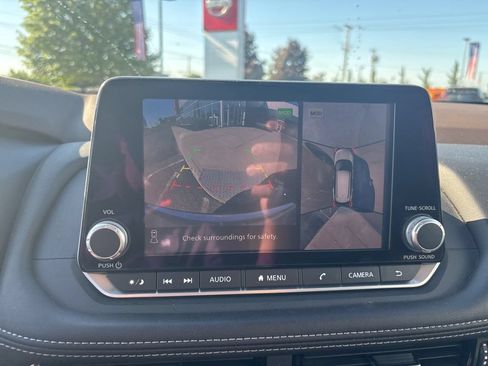 Used 2021 Nissan Rogue SL AWD/4WD image 17