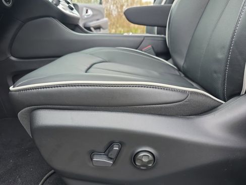 New 2026 Chrysler Pacifica Limited AWD/4WD image 33