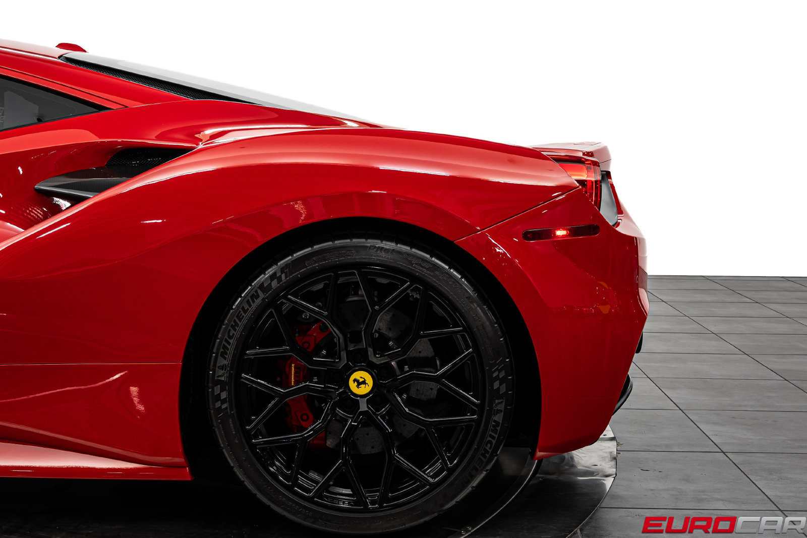 Used 2017 Ferrari 488 GTB RWD image 18