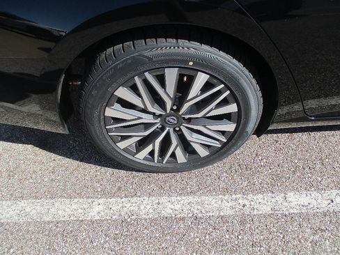Used 2024 Nissan Altima 2.5 SV FWD image 20
