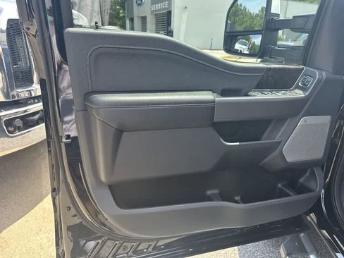 Used 2024 Ford F350 Lariat w/ Chrome Package image 17