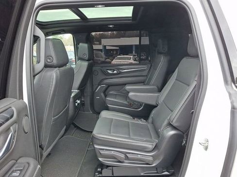 Used 2023 GMC Yukon XL Denali image 13