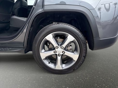 Used 2025 Jeep Grand Cherokee Limited image 12