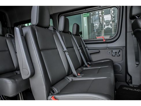 Used 2025 Mercedes-Benz Sprinter 2500 image 7