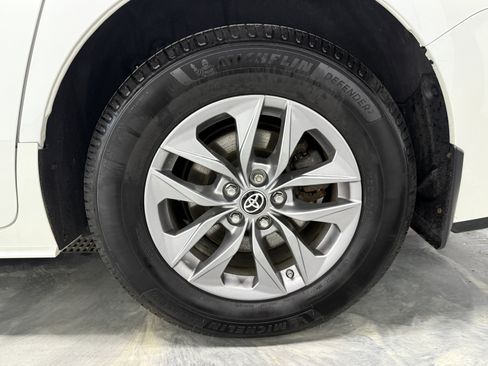 Used 2021 Toyota Sienna XLE image 30