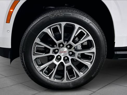 Used 2026 GMC Yukon XL Denali w/ Sun & Power Step Package image 11