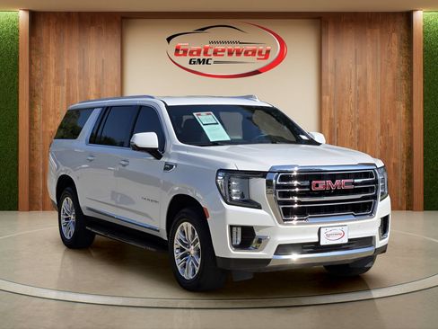 Used 2024 GMC Yukon XL SLT w/ SLT Luxury Package AWD/4WD image 3