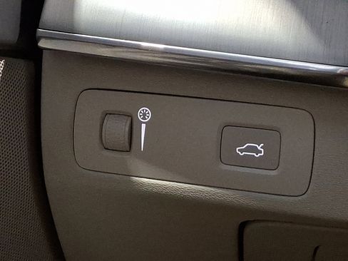 Used 2022 Volvo XC90 T5 Momentum image 25