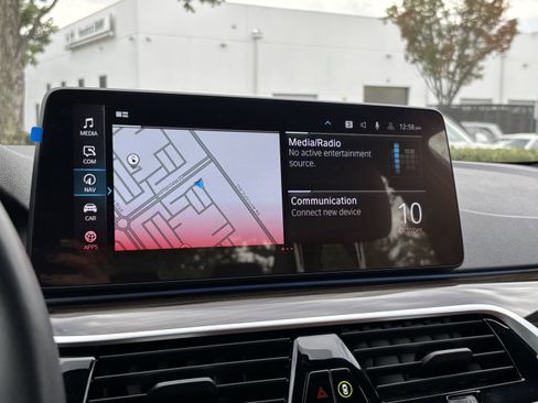 Used 2023 BMW 530e w/ Premium Package image 24