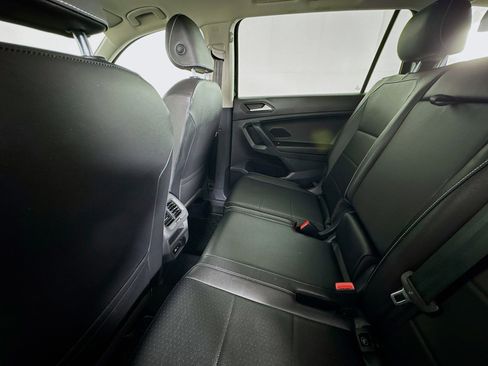 Used 2021 Volkswagen Tiguan SE w/ Panoramic Sunroof Package FWD image 24