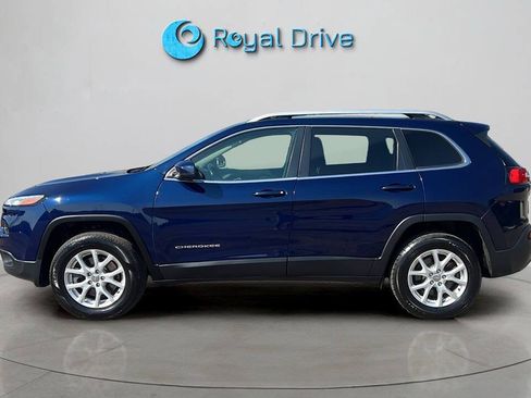 Used 2016 Jeep Cherokee Latitude w/ Cold Weather Group AWD/4WD image 2