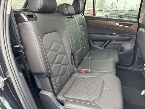 Used 2025 Volkswagen Atlas SE image 21