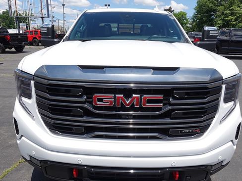Used 2024 GMC Sierra 1500 AT4 w/ Technology Package AWD/4WD image 6