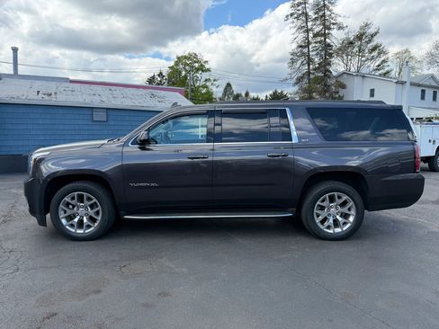 Used 2017 GMC Yukon XL SLT w/ Open Road Package image 9