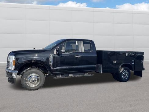 New 2025 Ford F350 XL w/ XL Chrome Package image 2