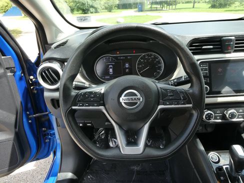 Used 2021 Nissan Versa SV FWD image 11