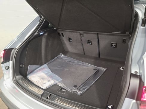 New 2026 Porsche Macan image 31