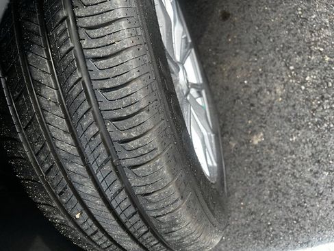 Used 2025 Honda CR-V EX image 4