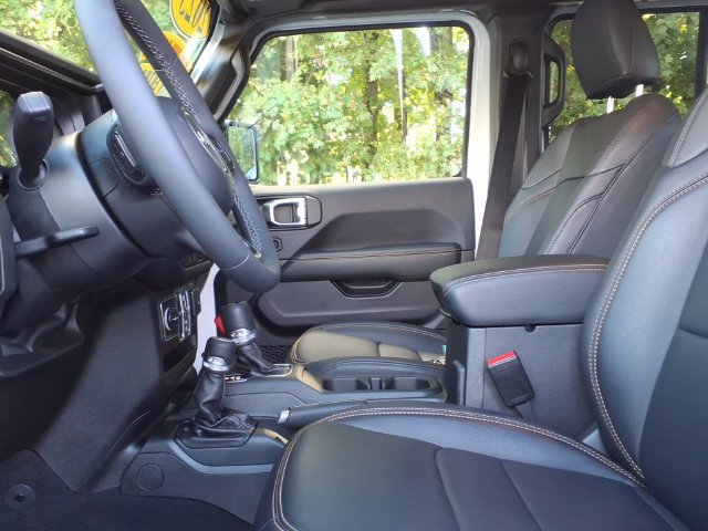 Certified 2025 Jeep Gladiator Sport w/ Premium Package AWD/4WD image 22