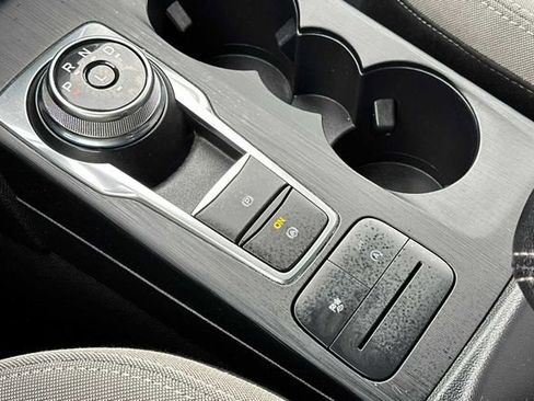 Used 2022 Ford Escape SE image 19