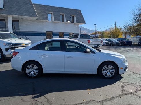 Used 2016 Chevrolet Cruze LS image 2