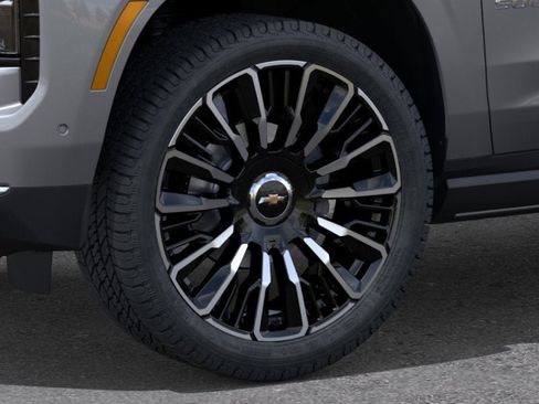 New 2026 Chevrolet Suburban High Country AWD/4WD image 38